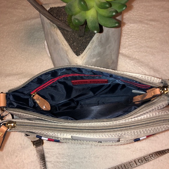 Tommy Hilfiger Crossbody olive green bag - Picture 5 of 9